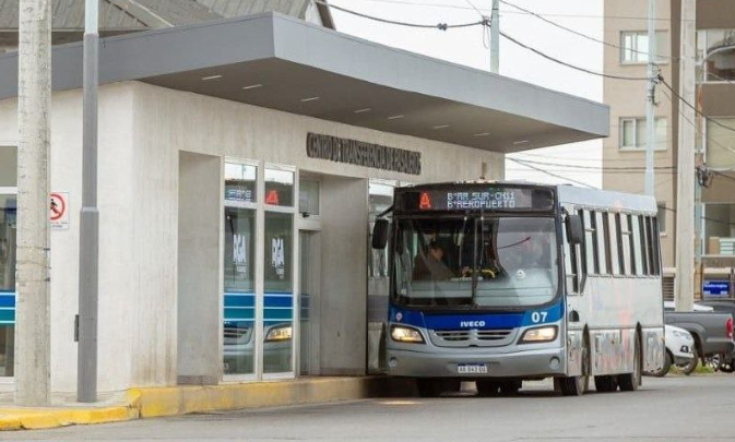 Río Grande: Alrededor de mil estudiantes y docentes renovaron el boleto estudiantil