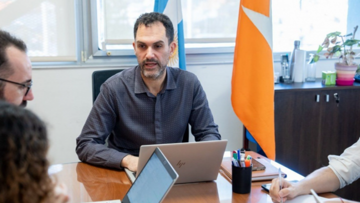 SUTEF: El ministro de Economía recibirá a los docentes para tratar un “plan de desendeudamiento”