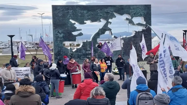 Acto de repudio del PJ por reunión de Milei con representantes de EEUU