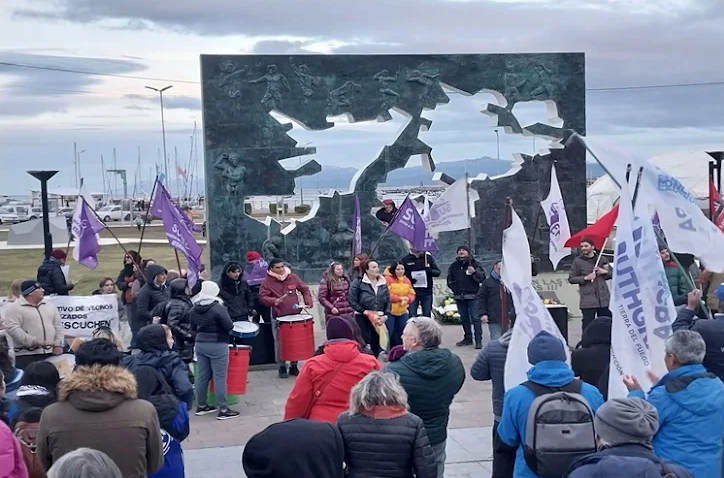Acto de repudio del PJ por reunión de Milei con representantes de EEUU