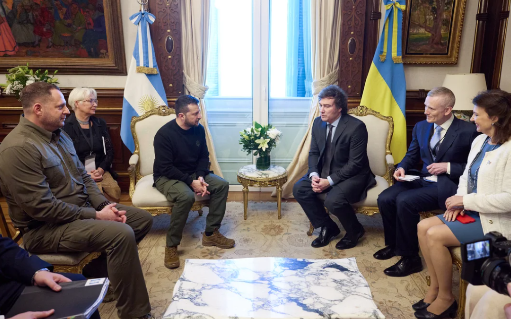 Geopolítica: Milei planea reunirse con Zelenski en junio y enviar ayuda militar a Ucrania Geopolítica: Milei planea reunirse con Zelenski en junio y enviar ayuda militar a Ucrania
