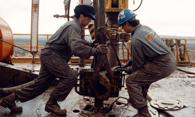 Legislador Von der Thusen: Quieren exigir por ley planteles con 80% de fueguinos en el gas y el petróleo