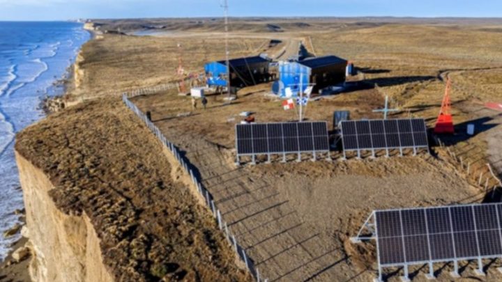 Puesto de control: Chile reclama que la construcción con paneles solares en Hito 1 invade su territorio
