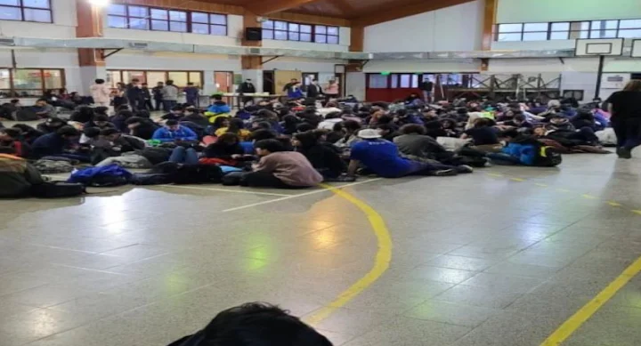 Reclamo de alumnos del colegio Arko en Ushuaia