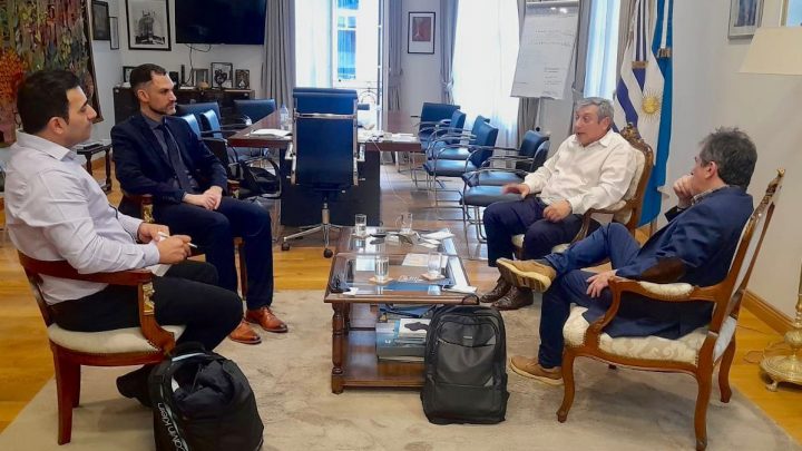 Gobierno: Establecen una alianza con Uruguay para el desarrollo económico