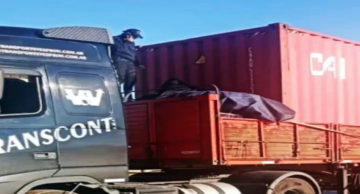 Camionero encontró un polizón inconsciente y con hipotermia escondido en el acoplado