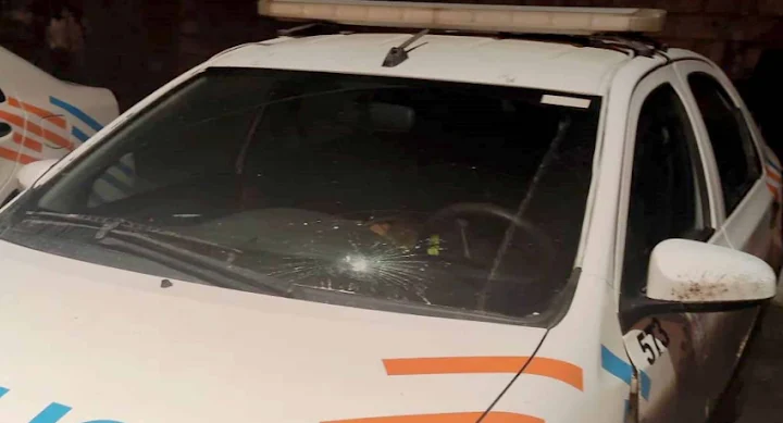 Menores atacan patrullero en Río Grande: un joven de 13 años fue demorado