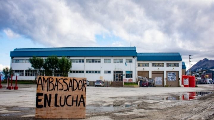 Desempleados : Inconcluso final para ex trabajadores de Ambassador Fueguina