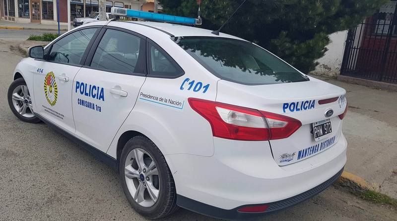 Violencia en la vía pública: Sujeto en estado de ebriedad golpeó un vehículo