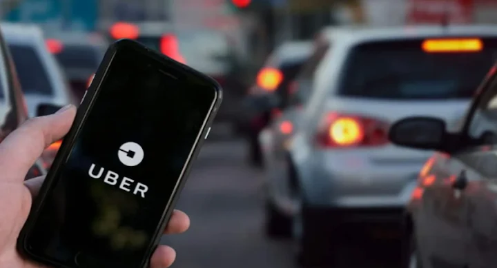 El colmo de los taxistas, quejarse por UBER y usar la APP: Taxistas expresan malestar por empleados públicos que trabajan como Uber