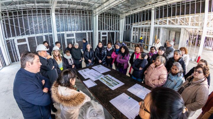Río Grande: Perez recorrió la obra del Centro de Día junto a adultos mayores