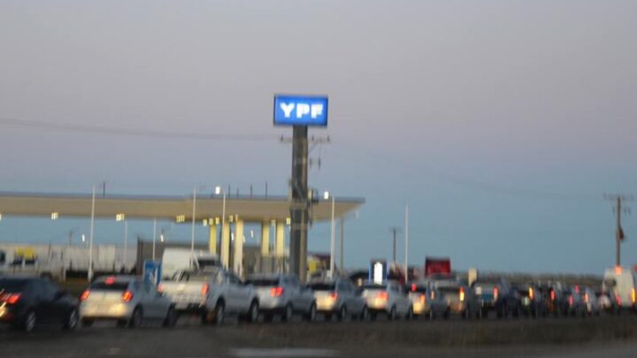 Por ahora, YPF: Aumentan los combustibles hasta un 4% este viernes