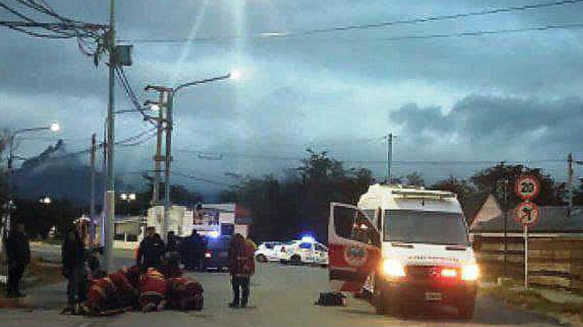 Vehículo colisionó con una moto en Ushuaia.