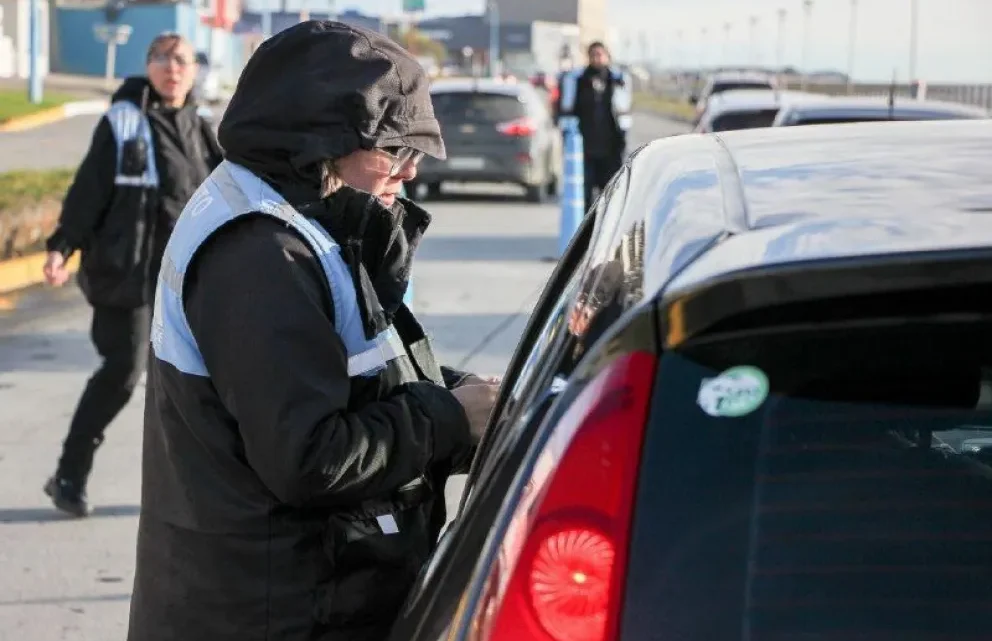 Una familia que salía de vacaciones sufrió violento vuelco en ruta 3.