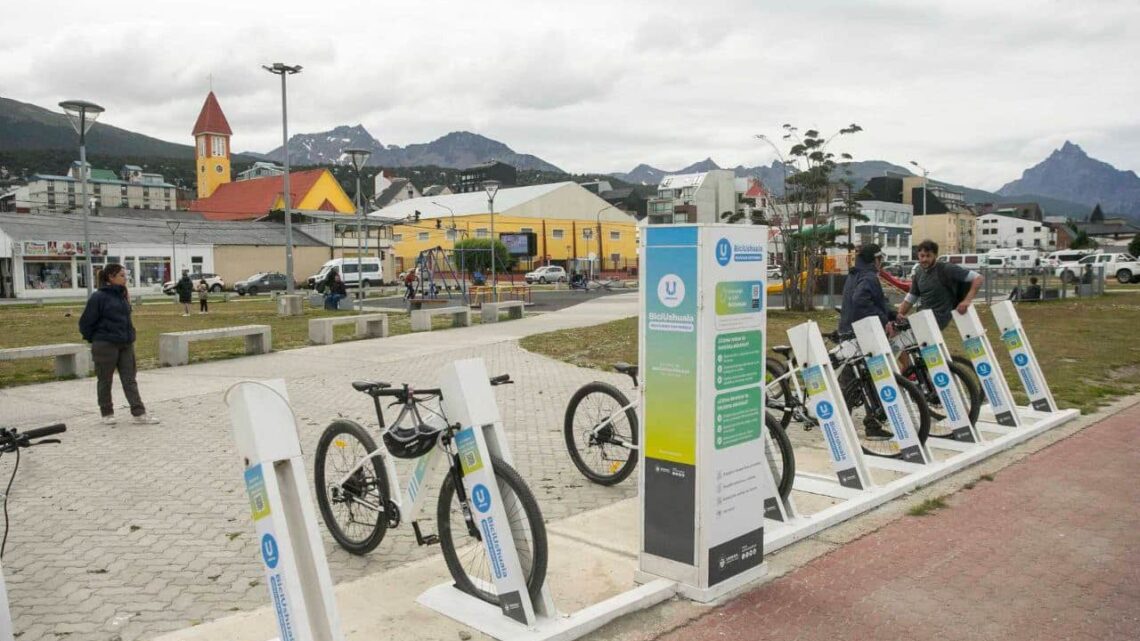 Ushuaia: Ya están en funcionamiento las tres primeras estaciones de bicicletas eléctricas.