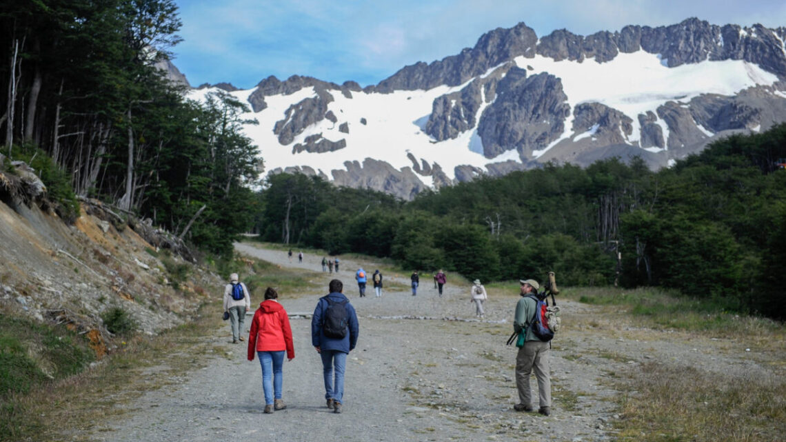 Comenzaron a cobrar el “Servicio de atención del visitante” a quienes suben al Glaciar Martial.