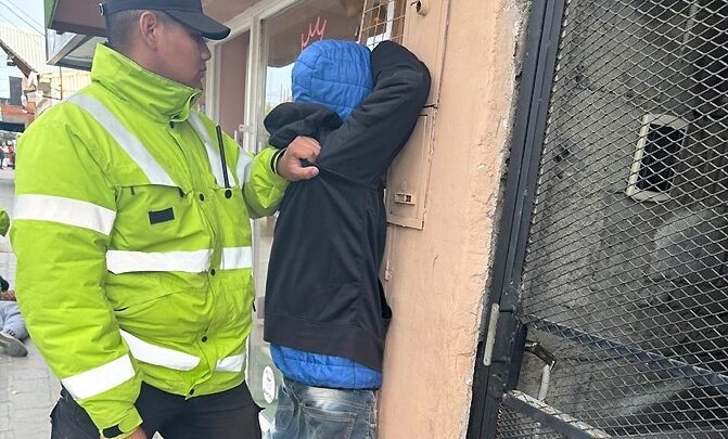 Rio Grande: Detienen a sujeto que dañó el ingreso de una casa