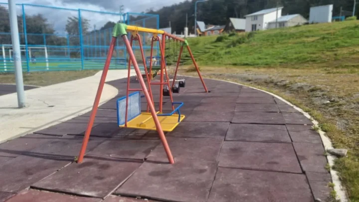 Reparan los daños que causaron jóvenes en la Plaza Espacio CUCAI