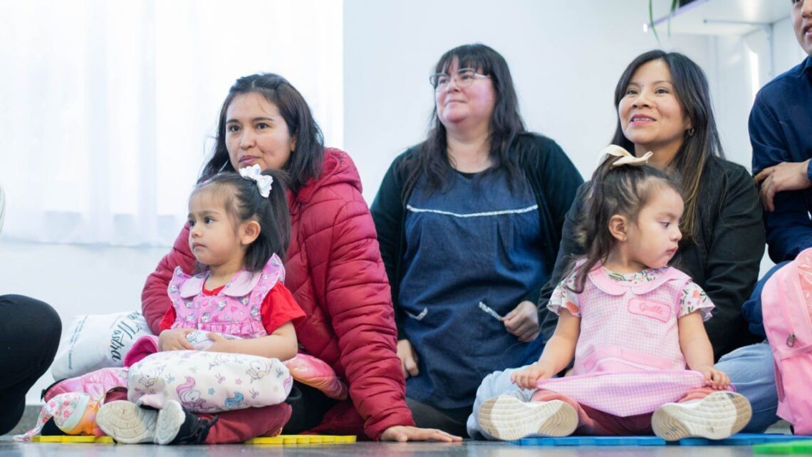YA SON 300 NIÑOS QUE ASISTEN A LAS SALAS DE DOS AÑOS EN EL NIVEL INICIAL YA SON 300 NIÑOS QUE ASISTEN A LAS SALAS DE DOS AÑOS EN EL NIVEL INICIAL