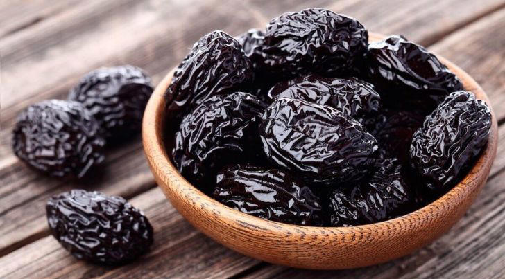 Oro negro: la fruta que es un potente antioxidante, fortalece los huesos y ayuda a la producción de colágeno Oro negro: la fruta que es un potente antioxidante, fortalece los huesos y ayuda a la producción de colágeno