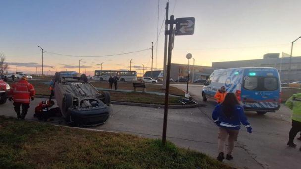 Violento choque entre dos SUV en Río Grande esta tarde, una volcó Violento choque entre dos SUV en Río Grande esta tarde, una volcó