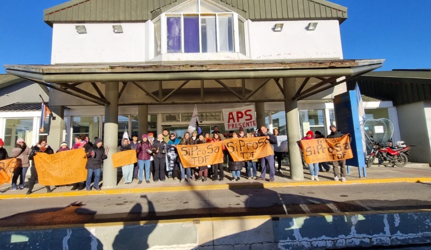 Siprosa volvió a manifestarse por un reclamo salarial y en defensa de la salud pública Siprosa volvió a manifestarse por un reclamo salarial y en defensa de la salud pública