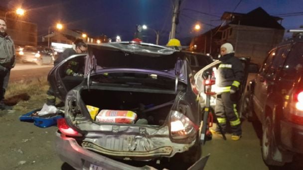 USHUAIA: Una conductora fue trasladada tras ser impactada por detrás en un semáforo