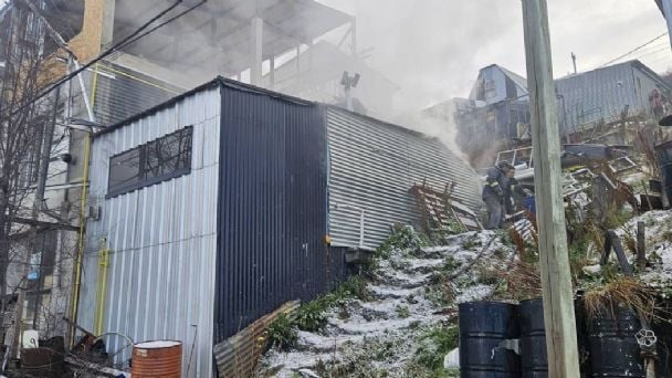 USHUAIA: Combatieron un incendio en el Barrio Escondido USHUAIA: Combatieron un incendio en el Barrio Escondido
