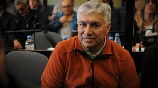 Cómplices K: Ordenaron inmediata detención de Lázaro Báez de su casona de El Calafate, hacia la U15 de Gallegos Cómplices K: Ordenaron inmediata detención de Lázaro Báez de su casona de El Calafate, hacia la U15 de Gallegos