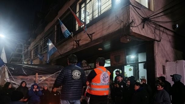 Gremios levantaron “momentáneamente” la carpa instalada frente a la Legislatura de Tierra del Fuego