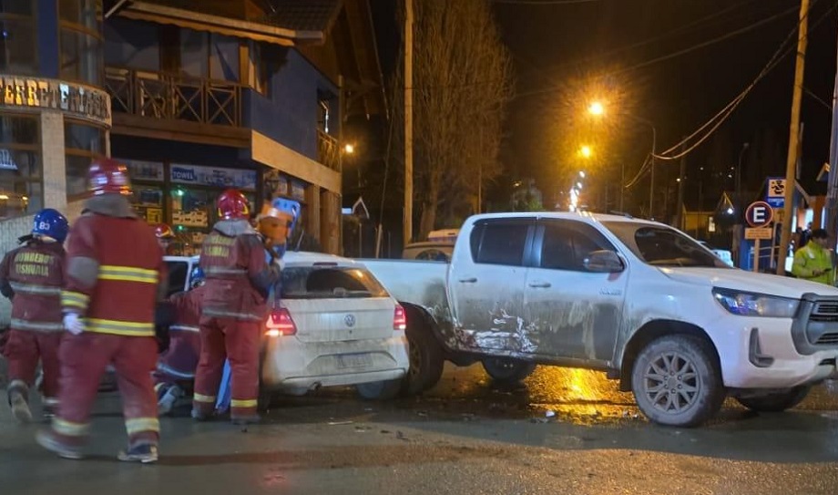 Dos heridos en un violento choque ocurrido en Ushuaia Dos heridos en un violento choque ocurrido en Ushuaia