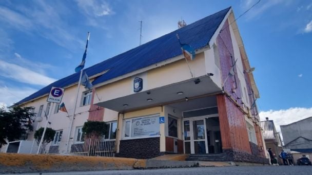 Arrestaron a joven mujer en Río Grande, a los gritos y agresiva en una Comisaría