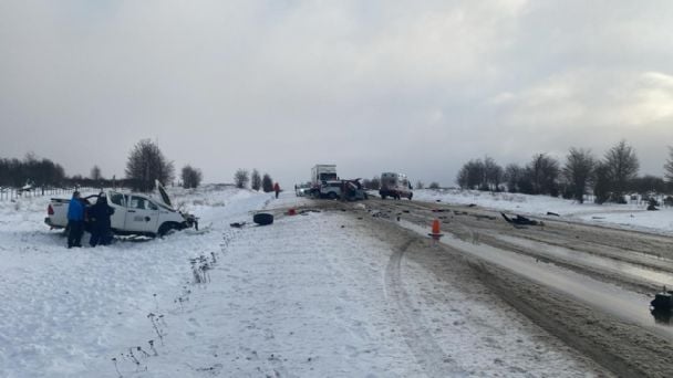 Choque frontal en Ruta 3: los seis ocupantes de las camionetas fueron derivados a Ushuaia y Tolhuin Choque frontal en Ruta 3: los seis ocupantes de las camionetas fueron derivados a Ushuaia y Tolhuin