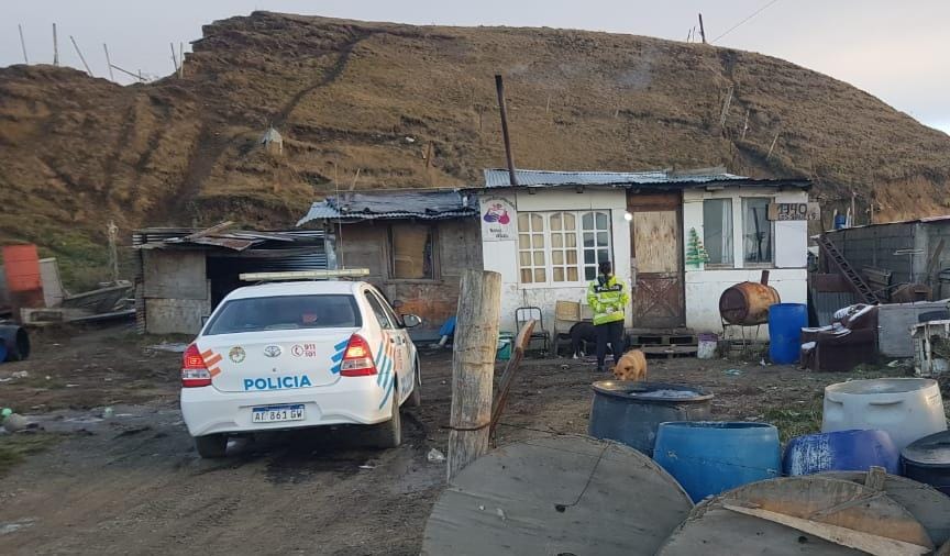 Policías localizaron un TV, una consola PlayStation y otros elementos sustraídos en una vivienda Policías localizaron un TV, una consola PlayStation y otros elementos sustraídos en una vivienda