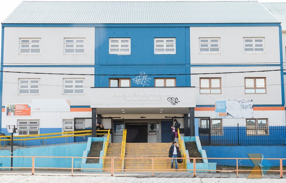Estudiantes secundarios convocan a una marcha en Ushuaia, por problemas edilicios Estudiantes secundarios convocan a una marcha en Ushuaia, por problemas edilicios