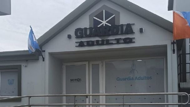 La policía encontró a un hombre apuñalado en Río Grande, el presunto agresor quedó detenido