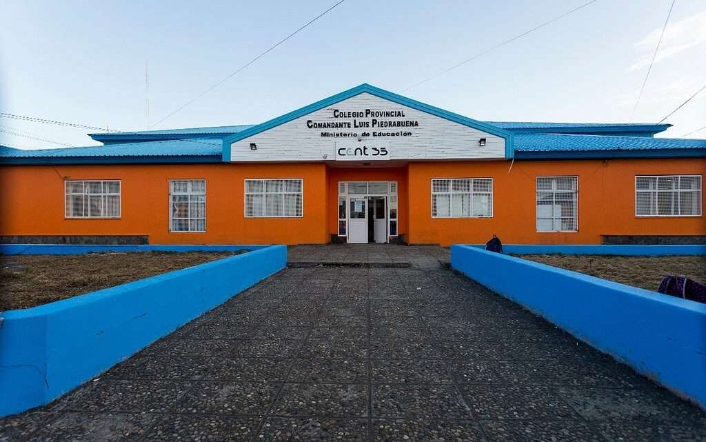 RIO GRANDE: ROBO Y VANDALISMO EN EL COLEGIO PROVINCIAL LUIS PIEDRA BUENA RIO GRANDE: ROBO Y VANDALISMO EN EL COLEGIO PROVINCIAL LUIS PIEDRA BUENA