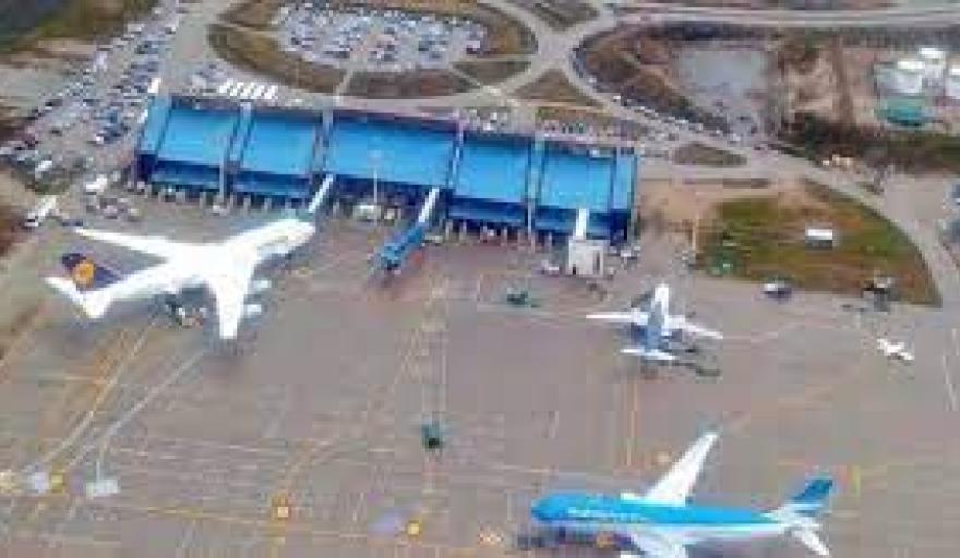 Paros de controladores aéreos complican las vacaciones Paros de controladores aéreos complican las vacaciones