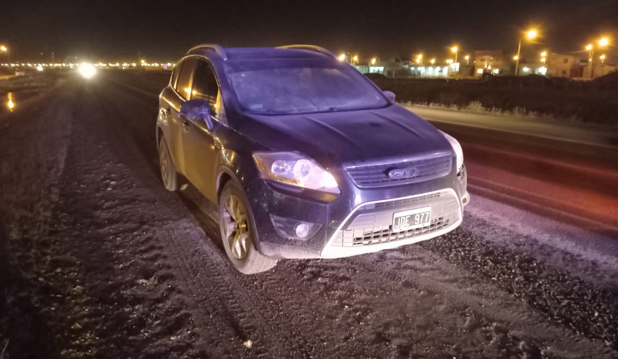 UN AUTO CASI SE INCENDIA POR UNA FALLA EN EL CARGADOR DE UN CELULAR. UN AUTO CASI SE INCENDIA POR UNA FALLA EN EL CARGADOR DE UN CELULAR.