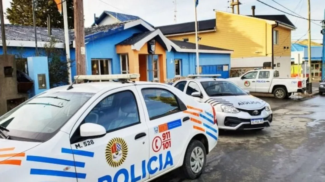 ALLANAMIENTO EN USHUAIA: RECUPERAN ELEMENTOS DE INTERÉS EN CASO DE DELITO CONTRA LA PROPIEDAD