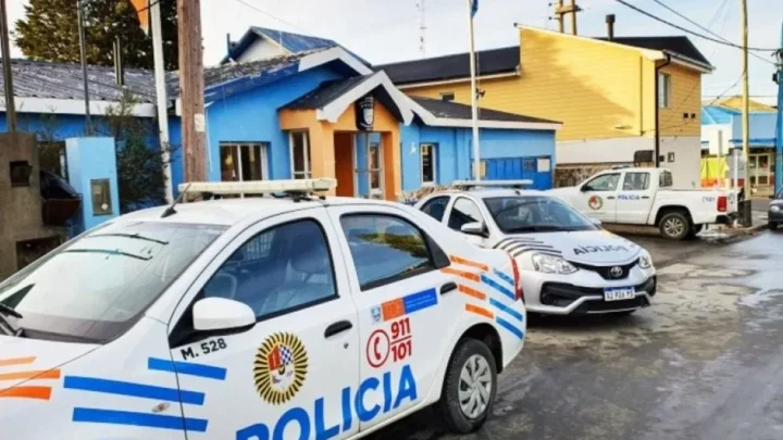 ALLANAMIENTO EN USHUAIA: RECUPERAN ELEMENTOS DE INTERÉS EN CASO DE DELITO CONTRA LA PROPIEDAD