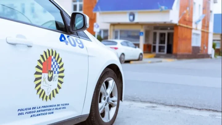 INGRESÓ POR UNA VENTANA A LA CASA DE SU SUEGRA, ROBÓ UN TELEVISOR Y TERMINÓ DETENIDO.