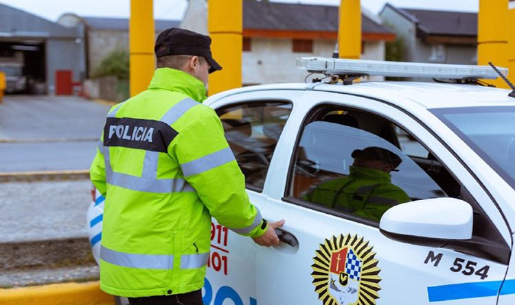 FUE DETENIDO TRAS VIOLAR UNA ORDEN DE RESTRICCIÓN Y PERSEGUIR A SU EX PAREJA