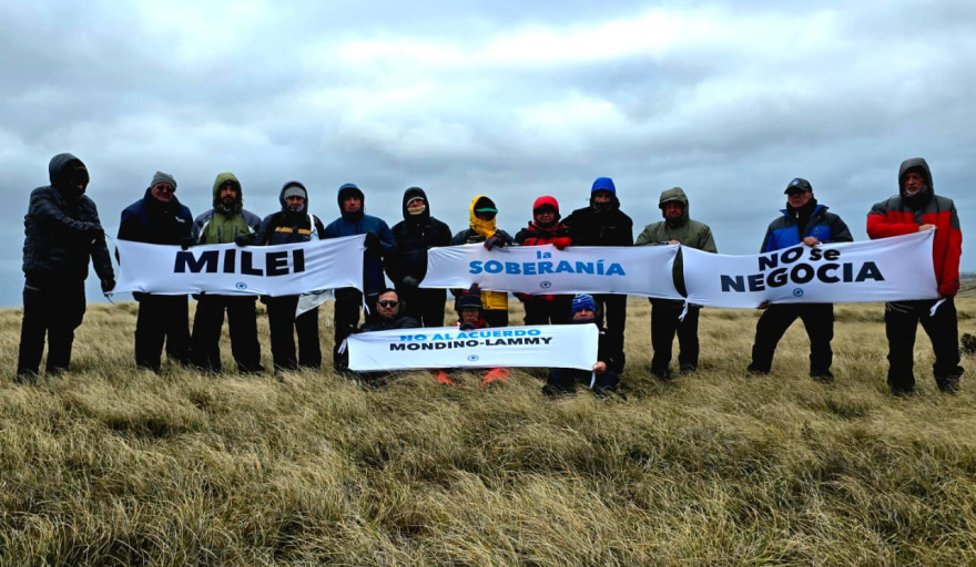 Excombatientes de Malvinas denuncian la entrega de soberanía de Milei, desde las propias islas