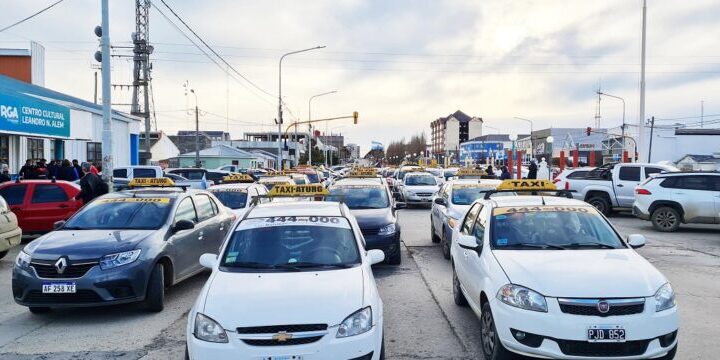 Taxistas piden ahora que se legisle un marco normativo para el transporte de plataformas tipo Uber