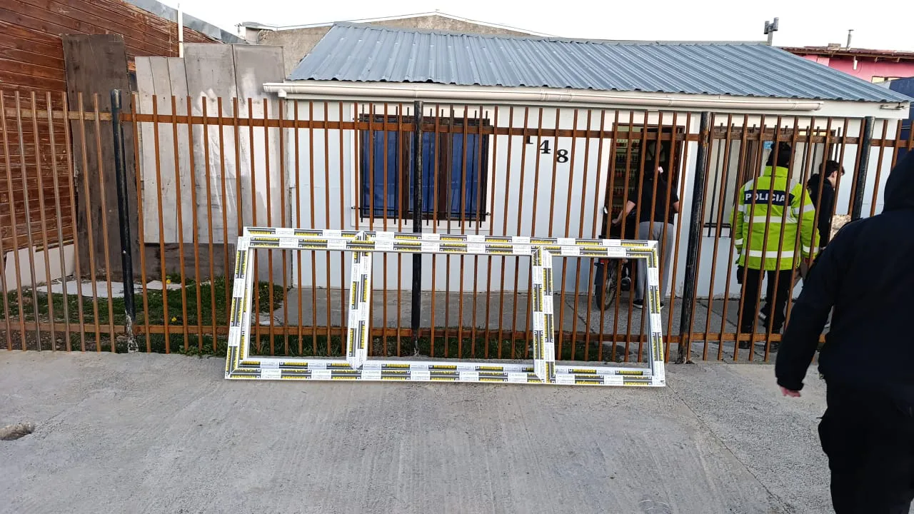 ROBÓ ABERTURAS Y FUE DETENIDO TRAS INTENTAR ESCAPAR POR UN SUPERMERCADO.