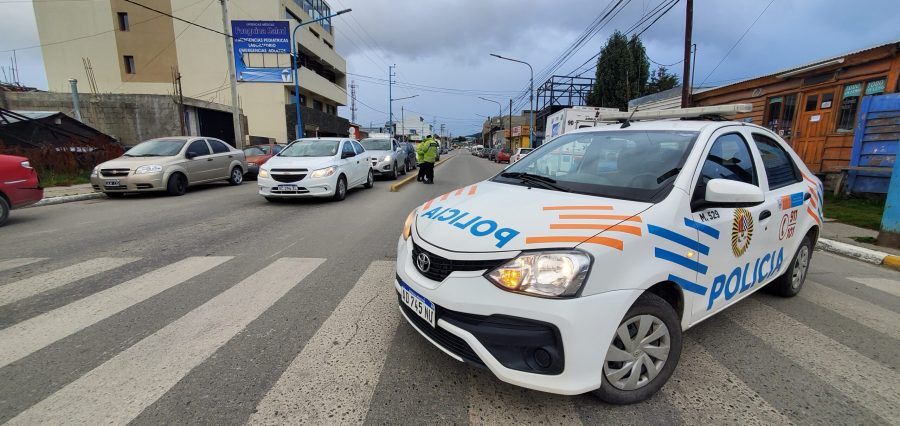 Un remisero hospitalizado en inusual colisión con su vehículo detenido Un remisero hospitalizado en inusual colisión con su vehículo detenido
