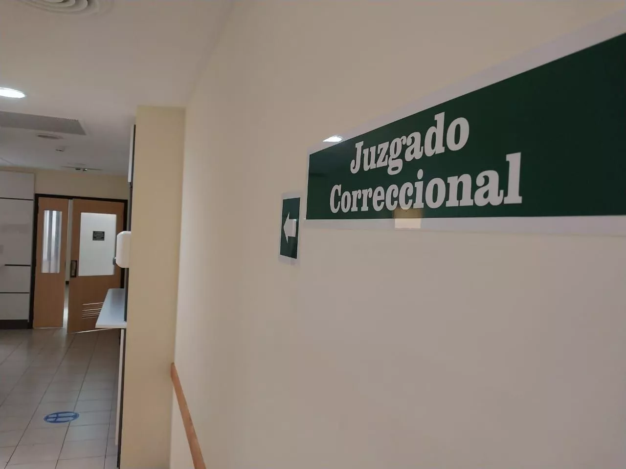 CONDENAN A UN HOMBRE A OCHO MESES DE PRISIÓN POR LESIONES Y RESISTENCIA A LA AUTORIDAD.