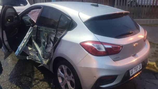 Impactante choque en Ushuaia: dos vehículos destrozados tras una violenta colisión