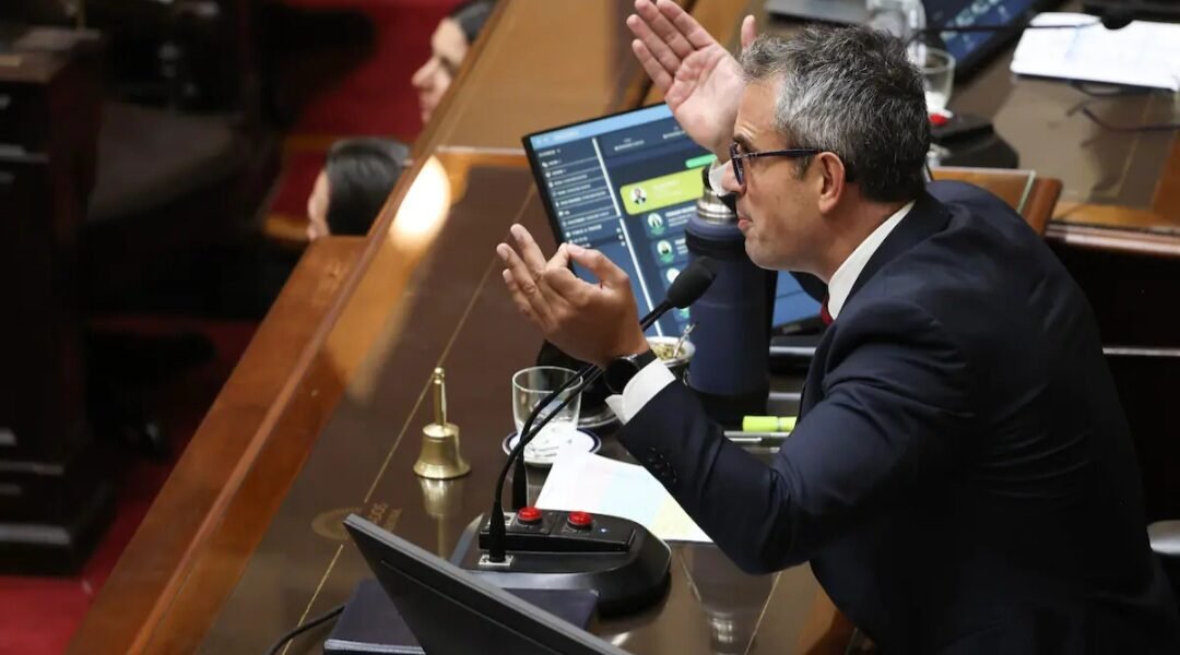 Martín Menem reactiva la agenda legislativa y el oficialismo busca correr el eje del caso Adorni